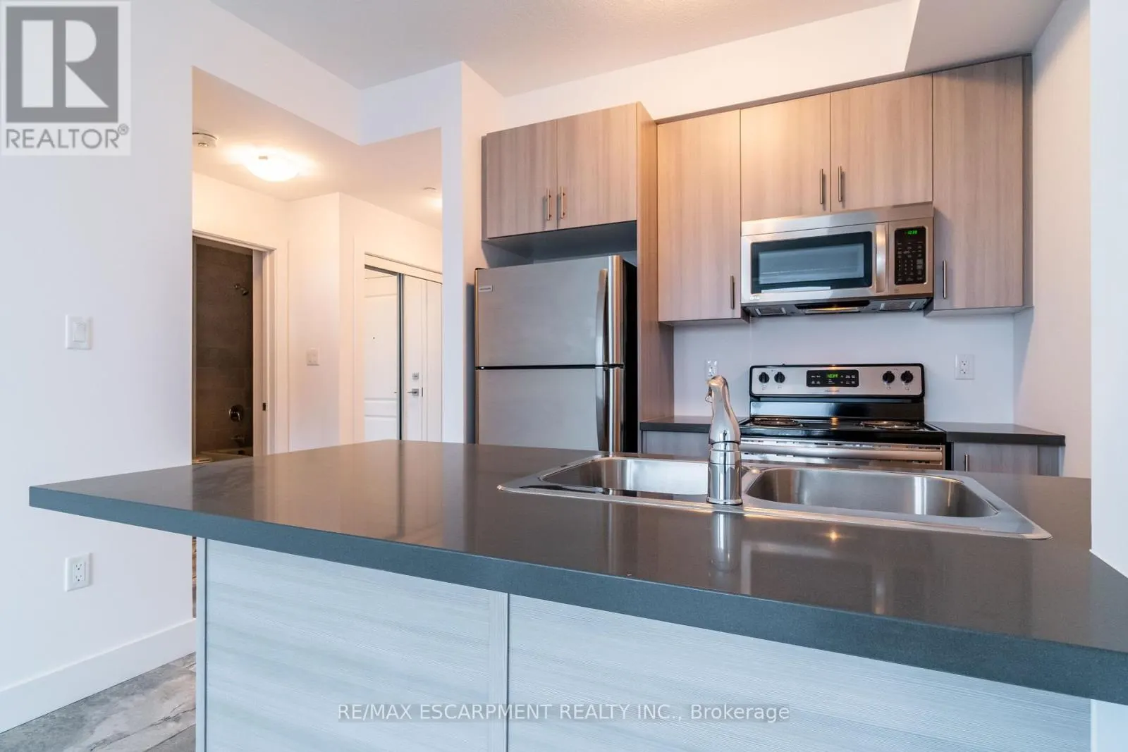 523 - 125 SHOREVIEW PLACE