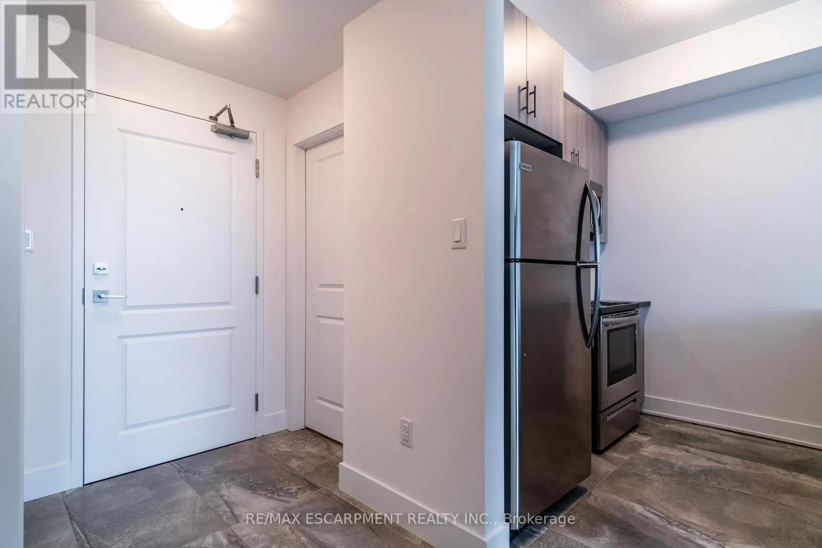 523 - 125 SHOREVIEW PLACE