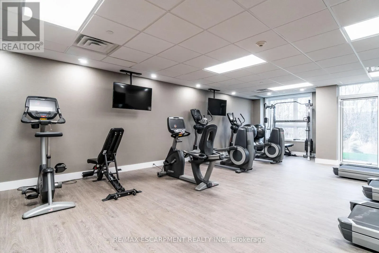523 - 125 SHOREVIEW PLACE