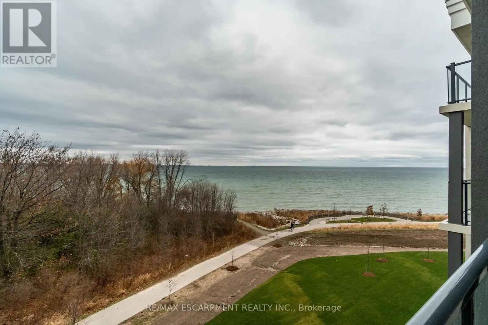 523 - 125 SHOREVIEW PLACE