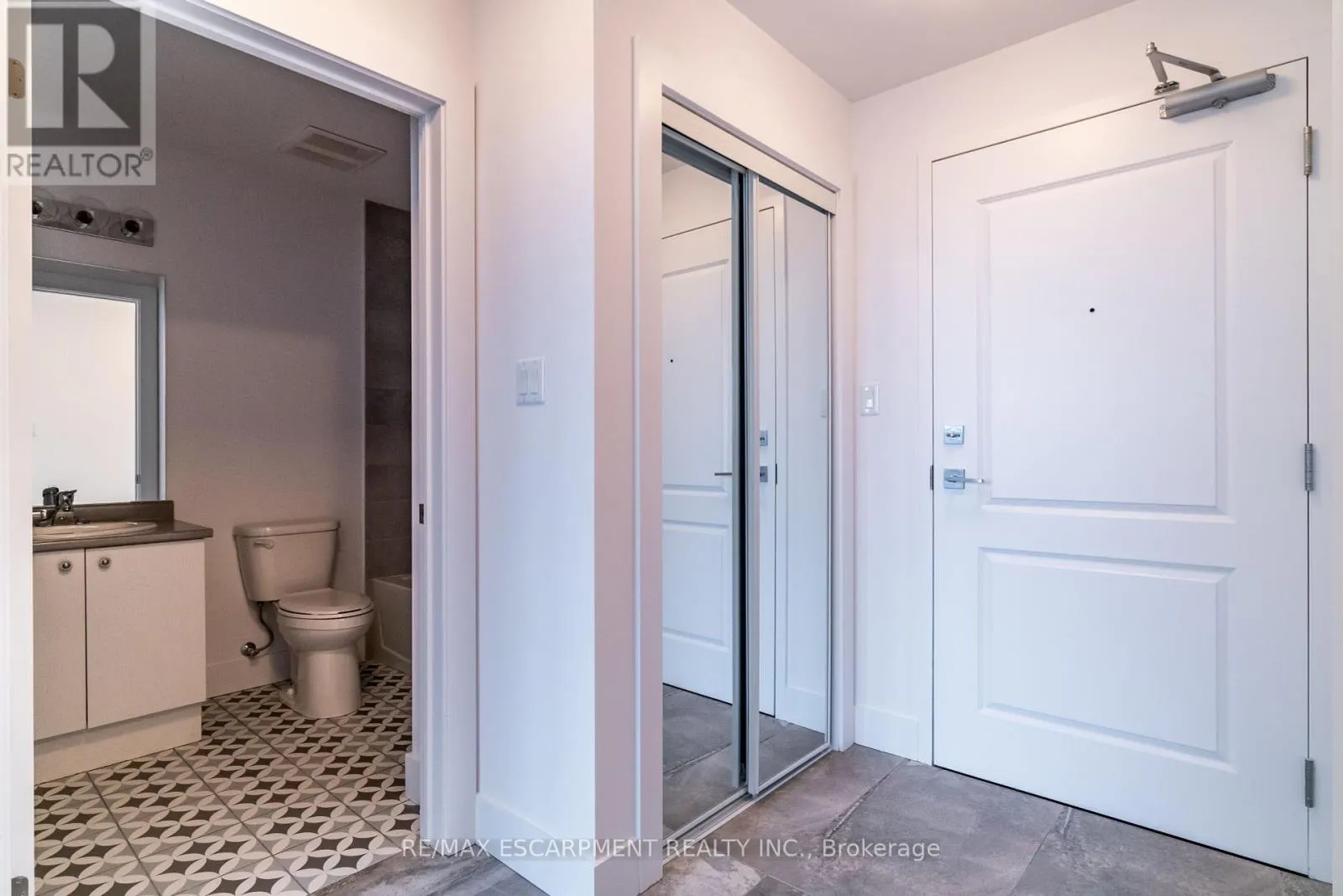 523 - 125 SHOREVIEW PLACE