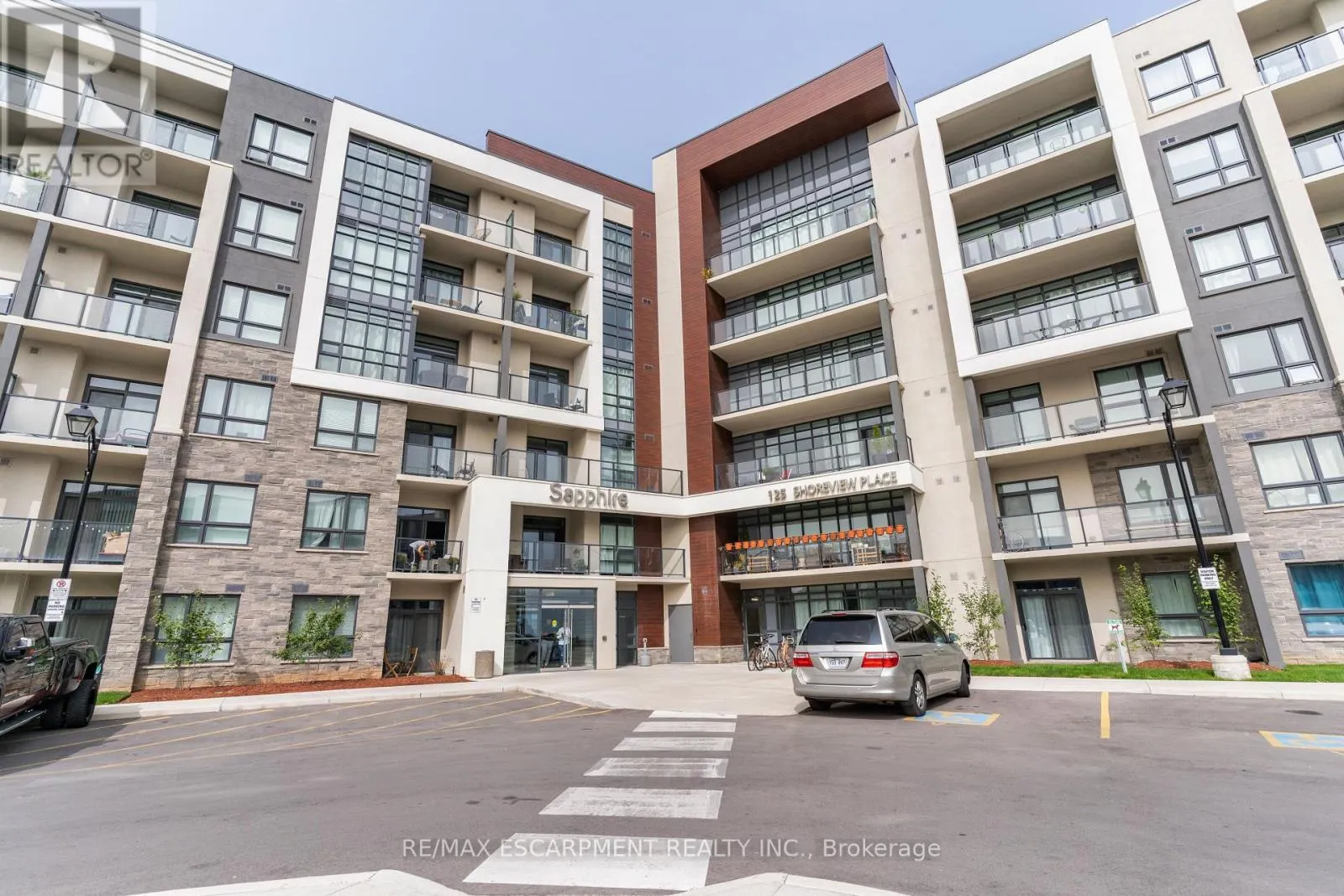 523 - 125 SHOREVIEW PLACE