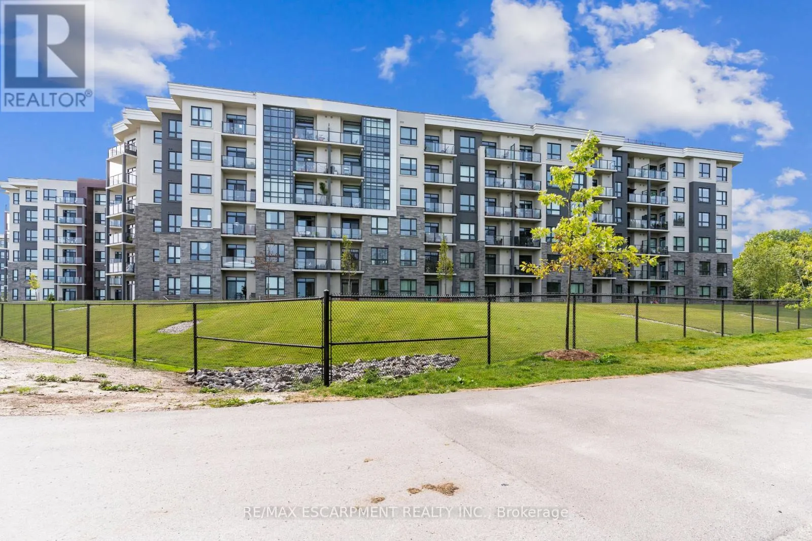 523 - 125 SHOREVIEW PLACE