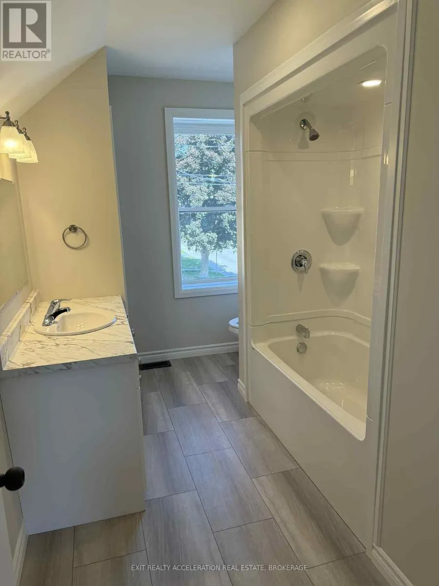 1 - 182 ROBERT STREET, #1