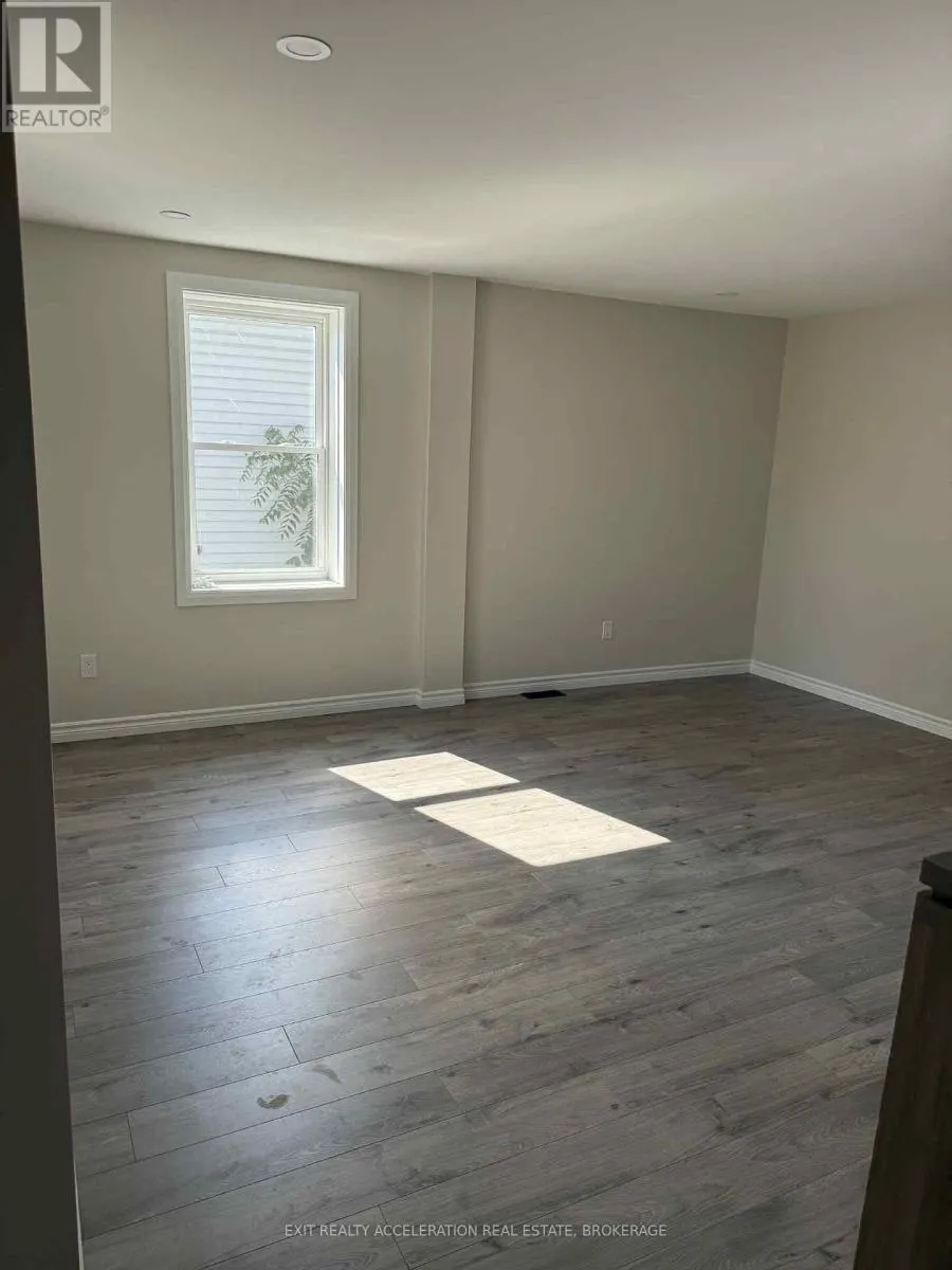 1 - 182 ROBERT STREET, #1