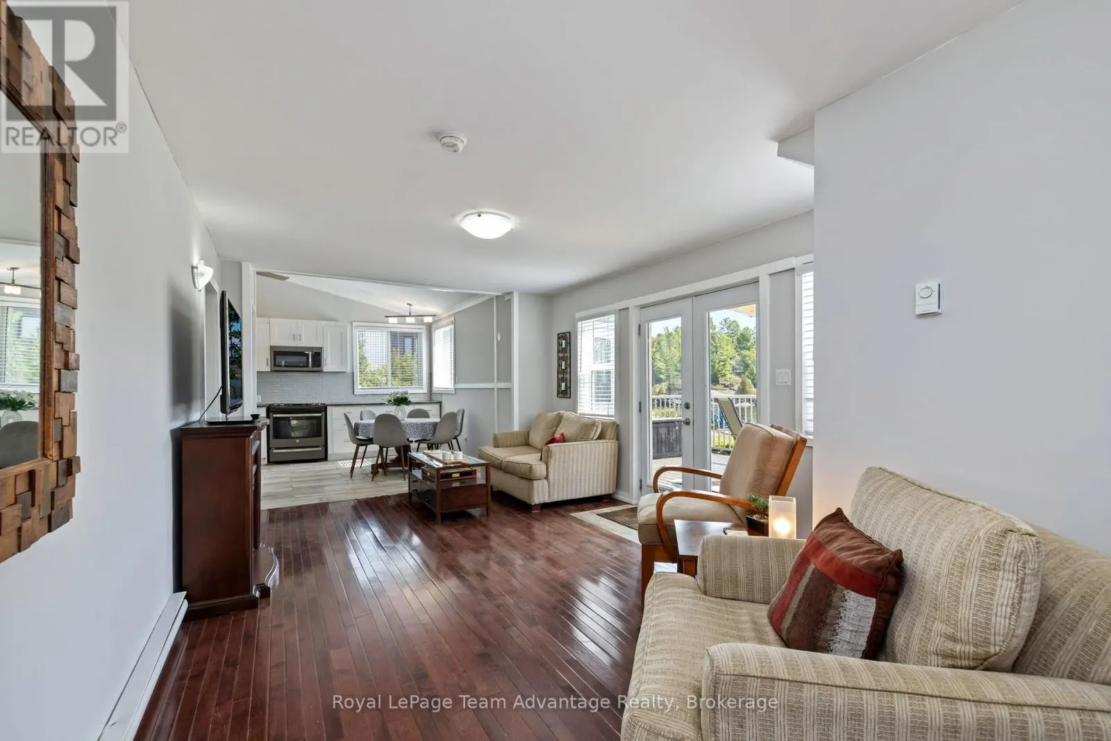 2046 RIVERSIDE DRIVE