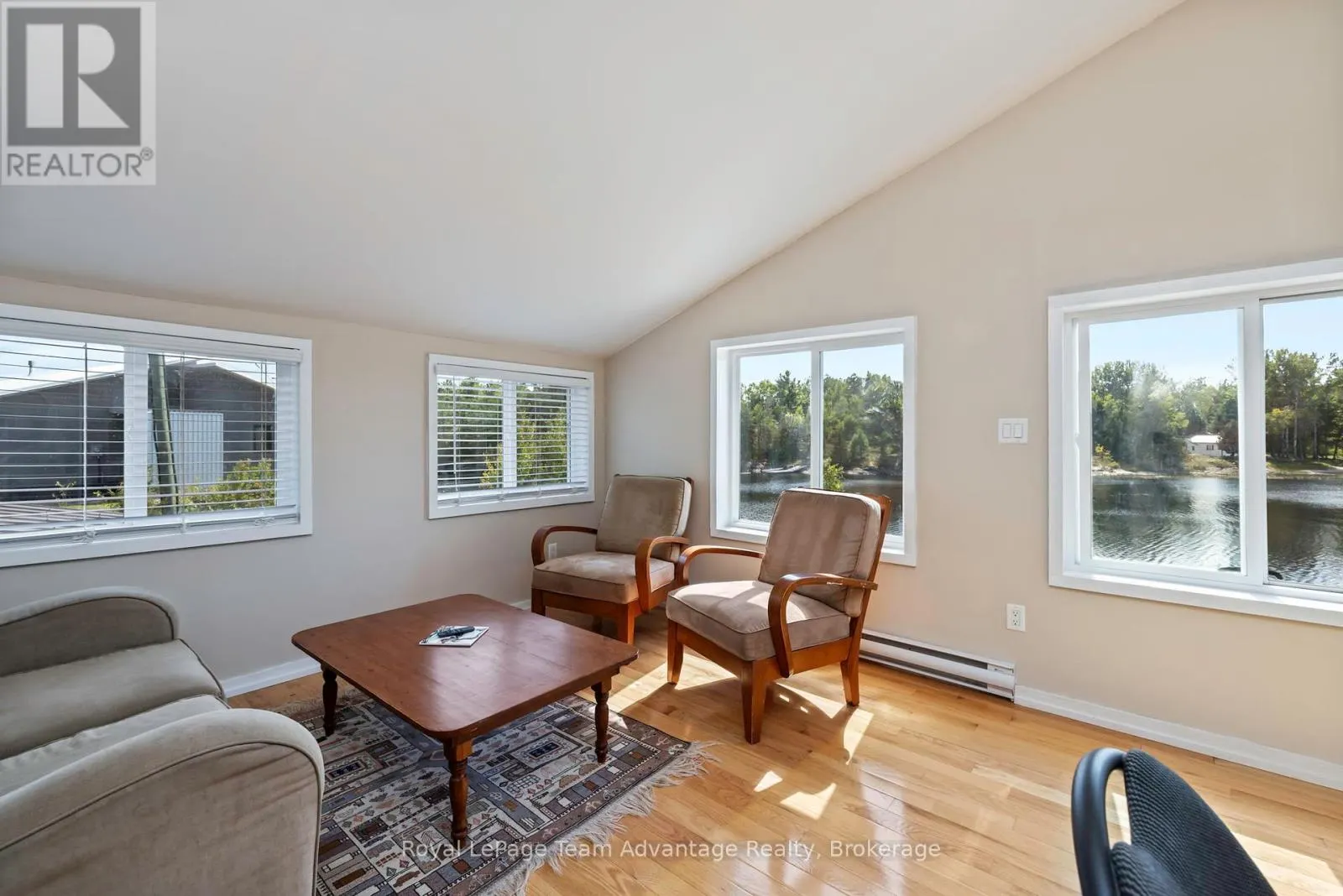 2046 RIVERSIDE DRIVE