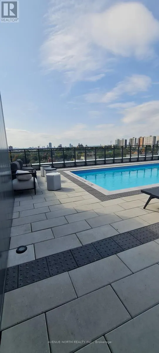 717 - 10 JAMES STREET