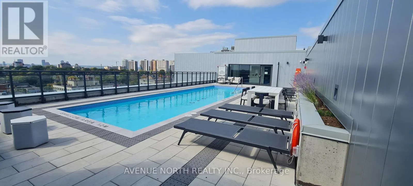 717 - 10 JAMES STREET