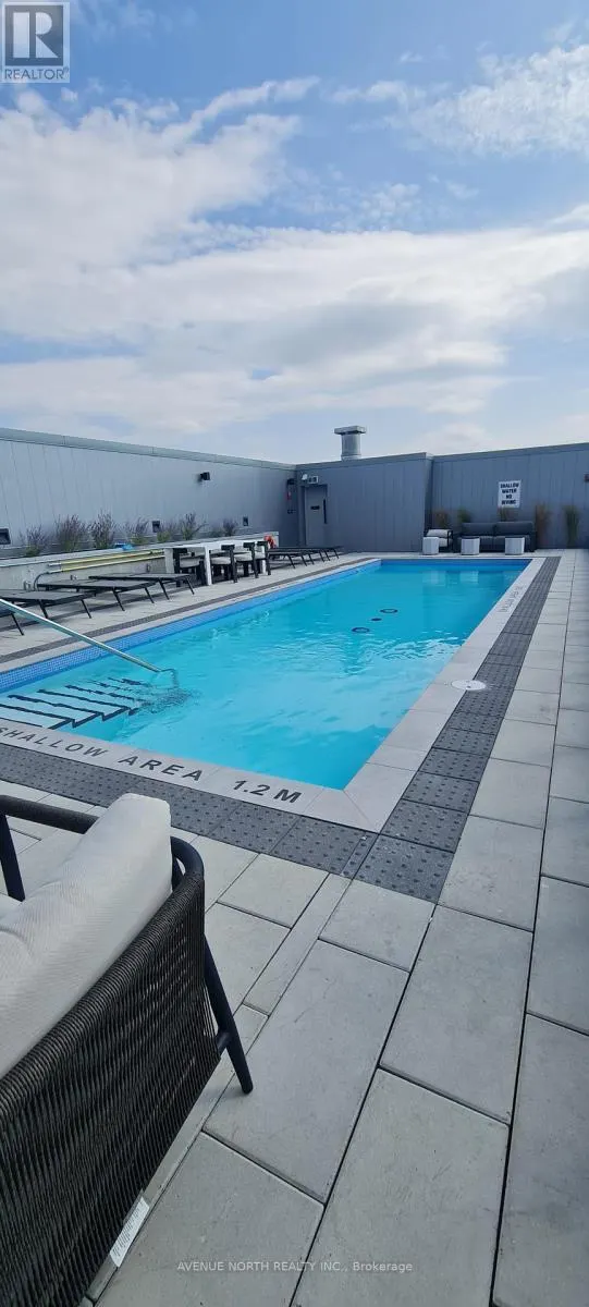 717 - 10 JAMES STREET