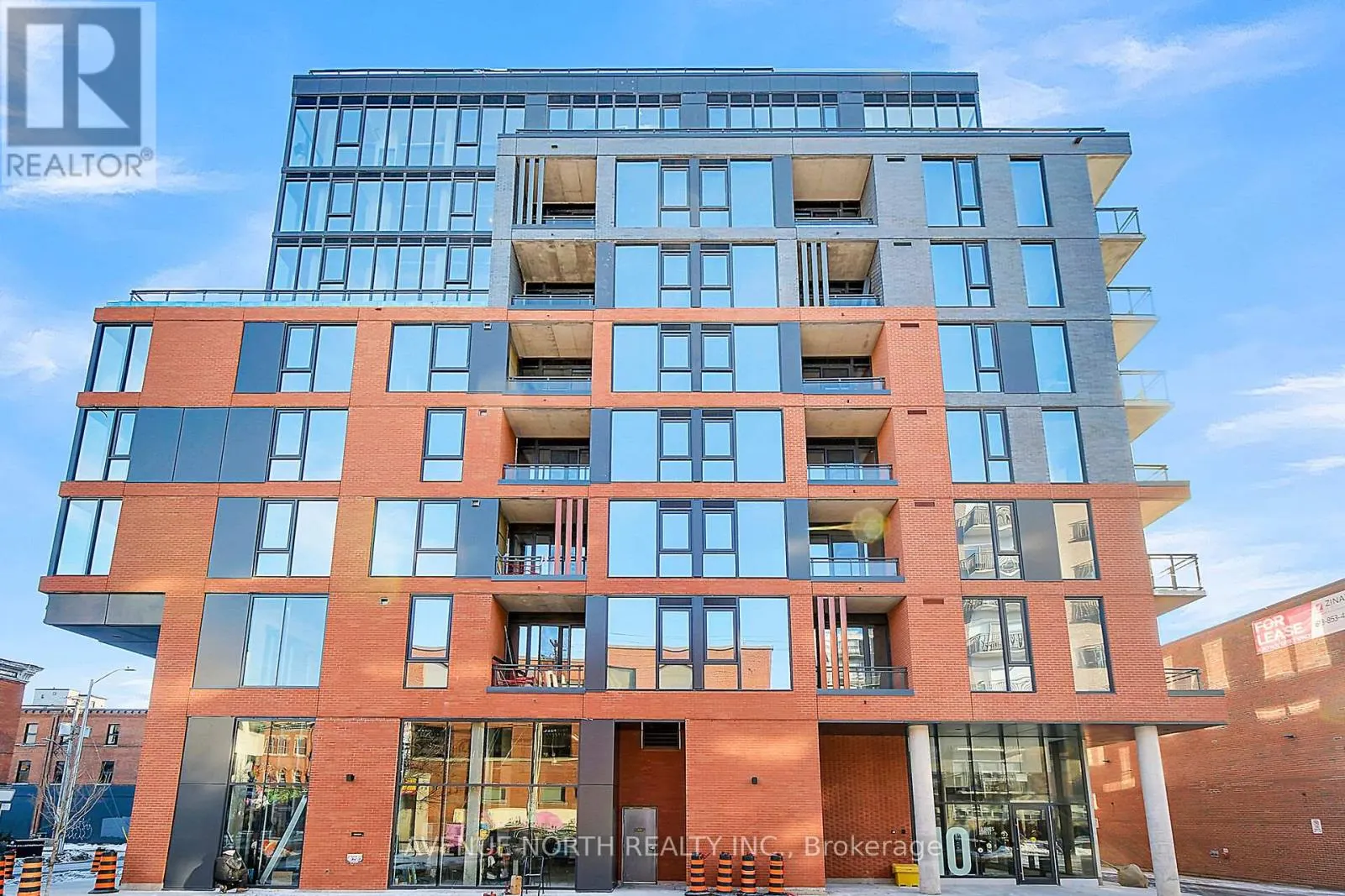 717 - 10 JAMES STREET