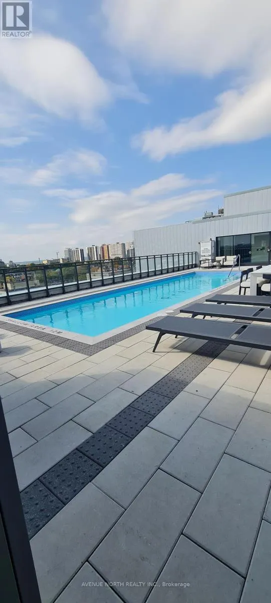 717 - 10 JAMES STREET