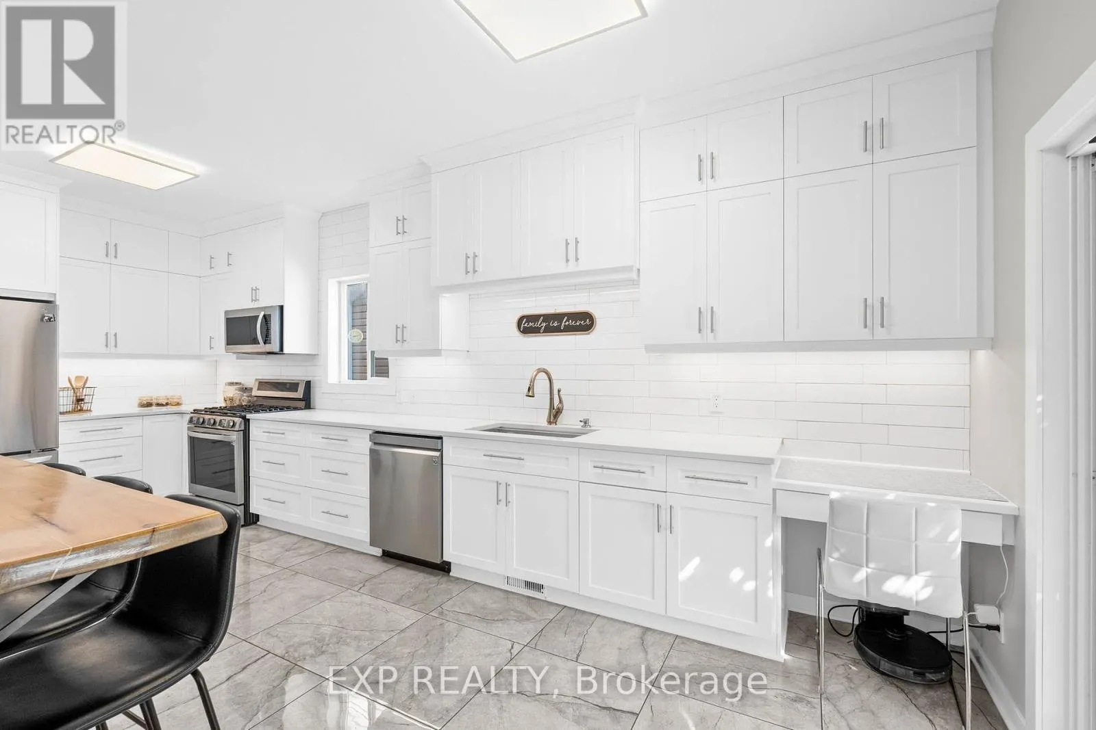 18 GOLDERS GREEN LANE