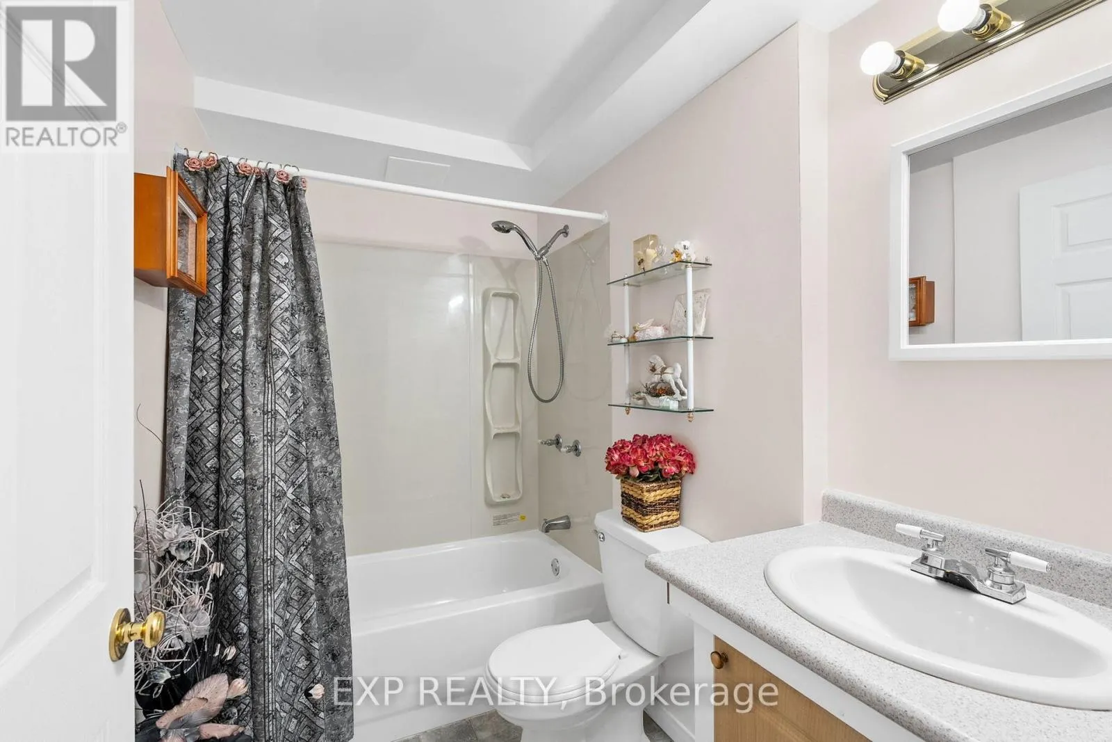 18 GOLDERS GREEN LANE
