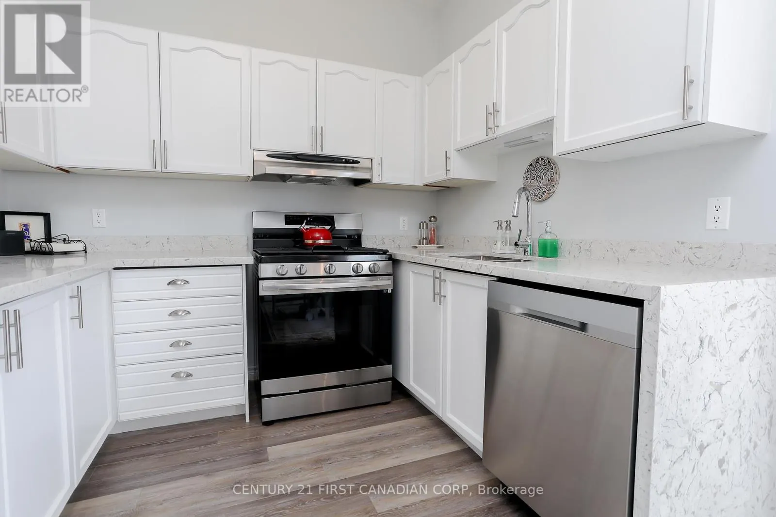 10 - 374 FRONT STREET, #10