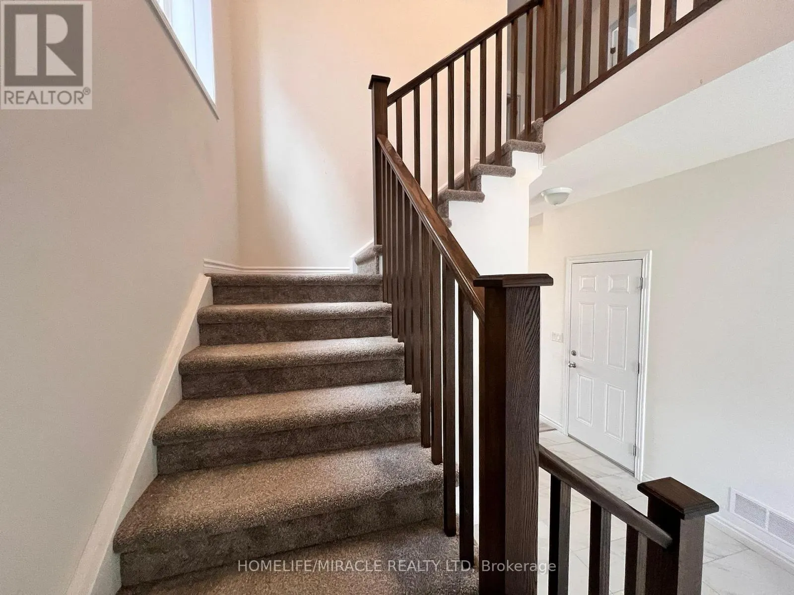 UPPER UNIT - 14 GOURLAY FARM LANE N