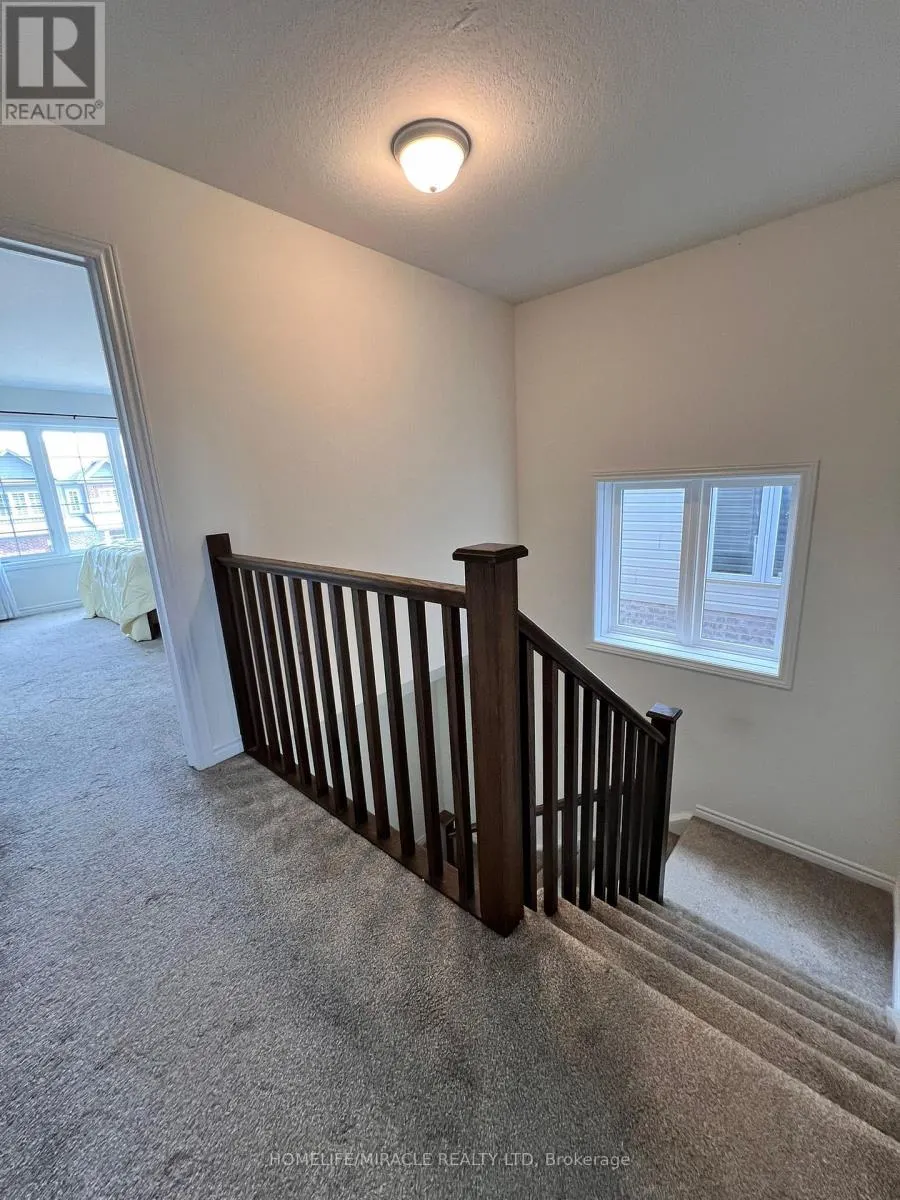 UPPER UNIT - 14 GOURLAY FARM LANE N