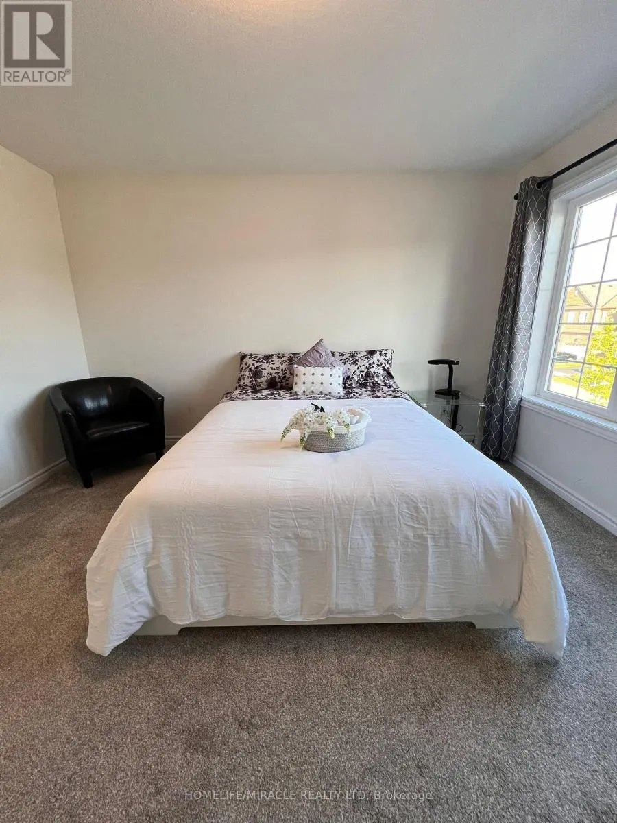 UPPER UNIT - 14 GOURLAY FARM LANE N