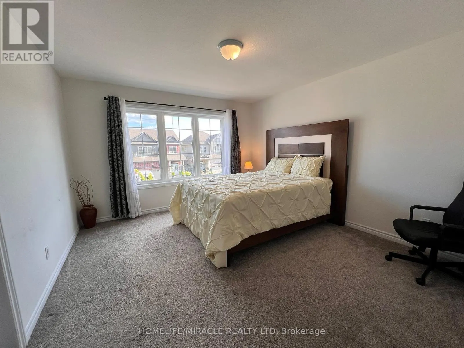 UPPER UNIT - 14 GOURLAY FARM LANE N