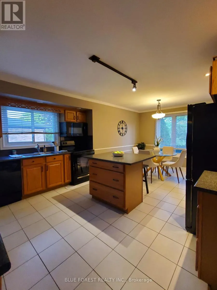 1039 OSGOODE DRIVE
