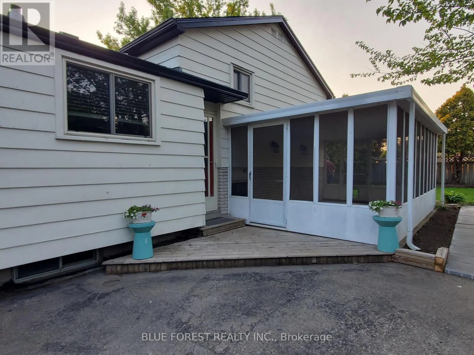 1039 OSGOODE DRIVE