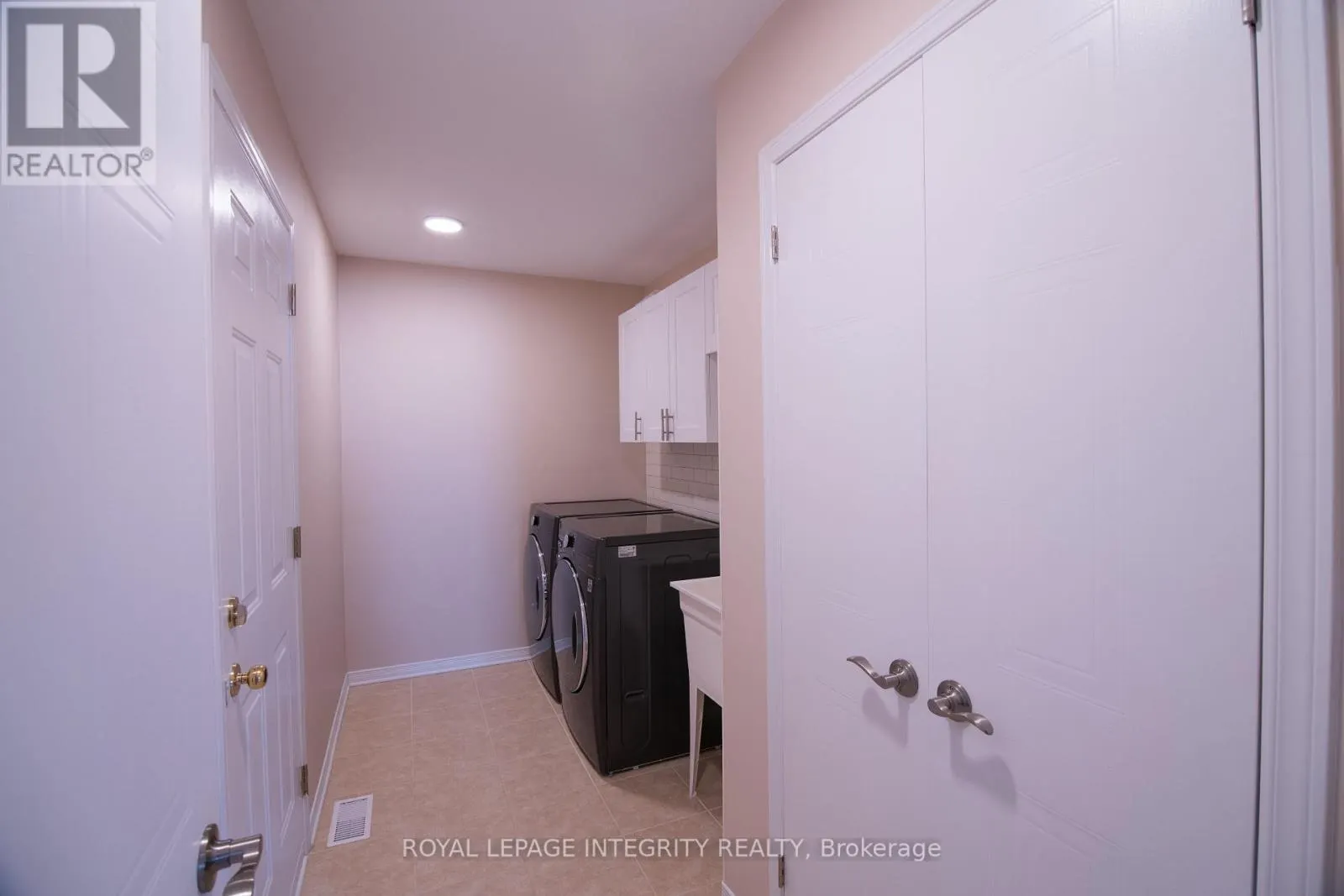 34 KEIGHLEY CIRCLE