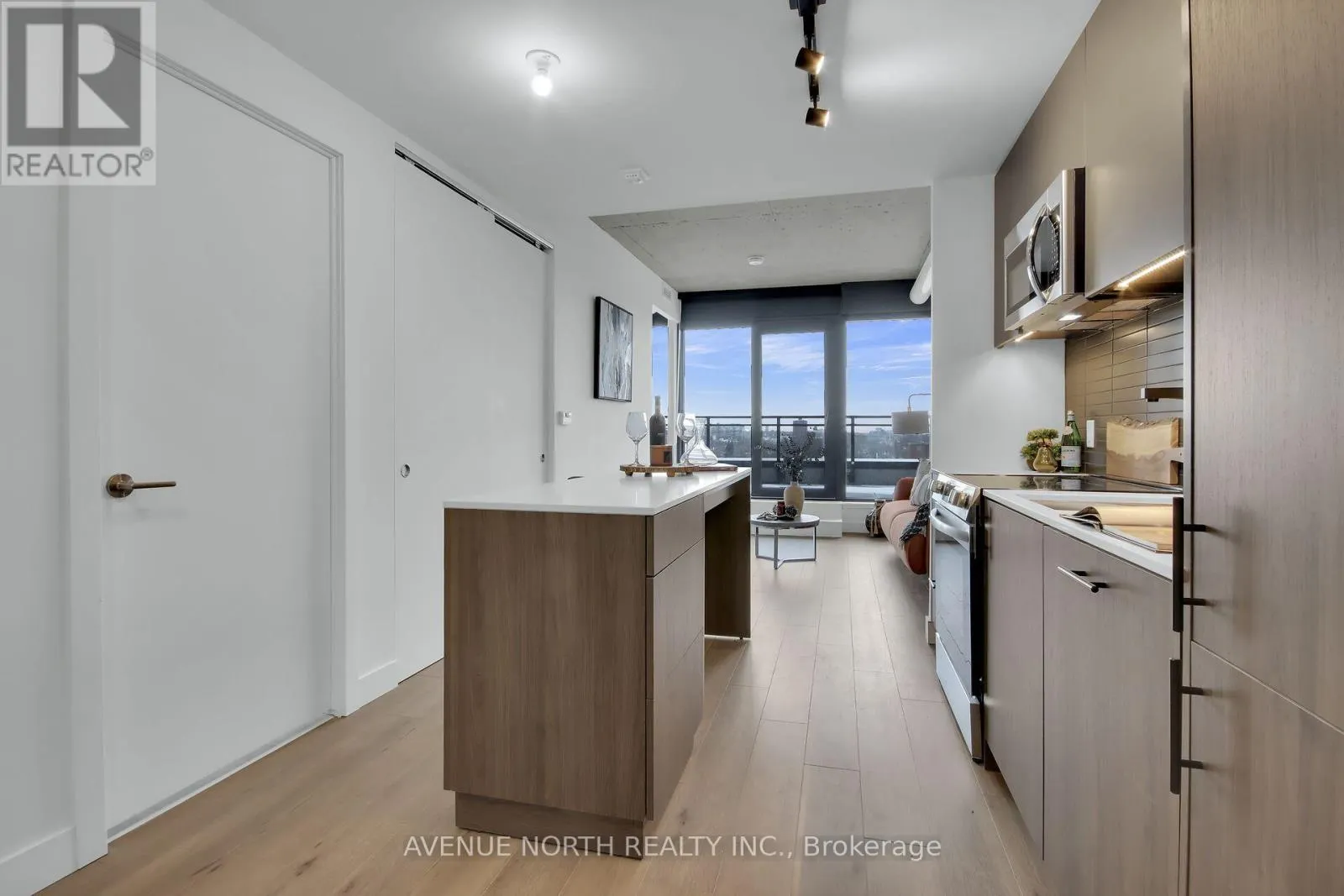 809 - 10 JAMES STREET