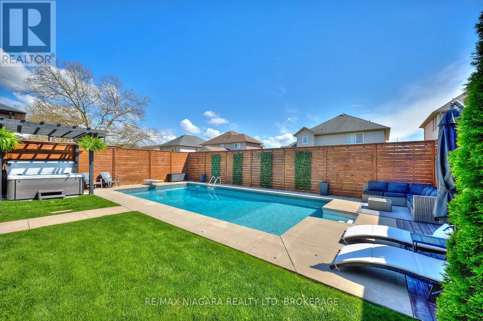 8886 BLACK FOREST CRESCENT