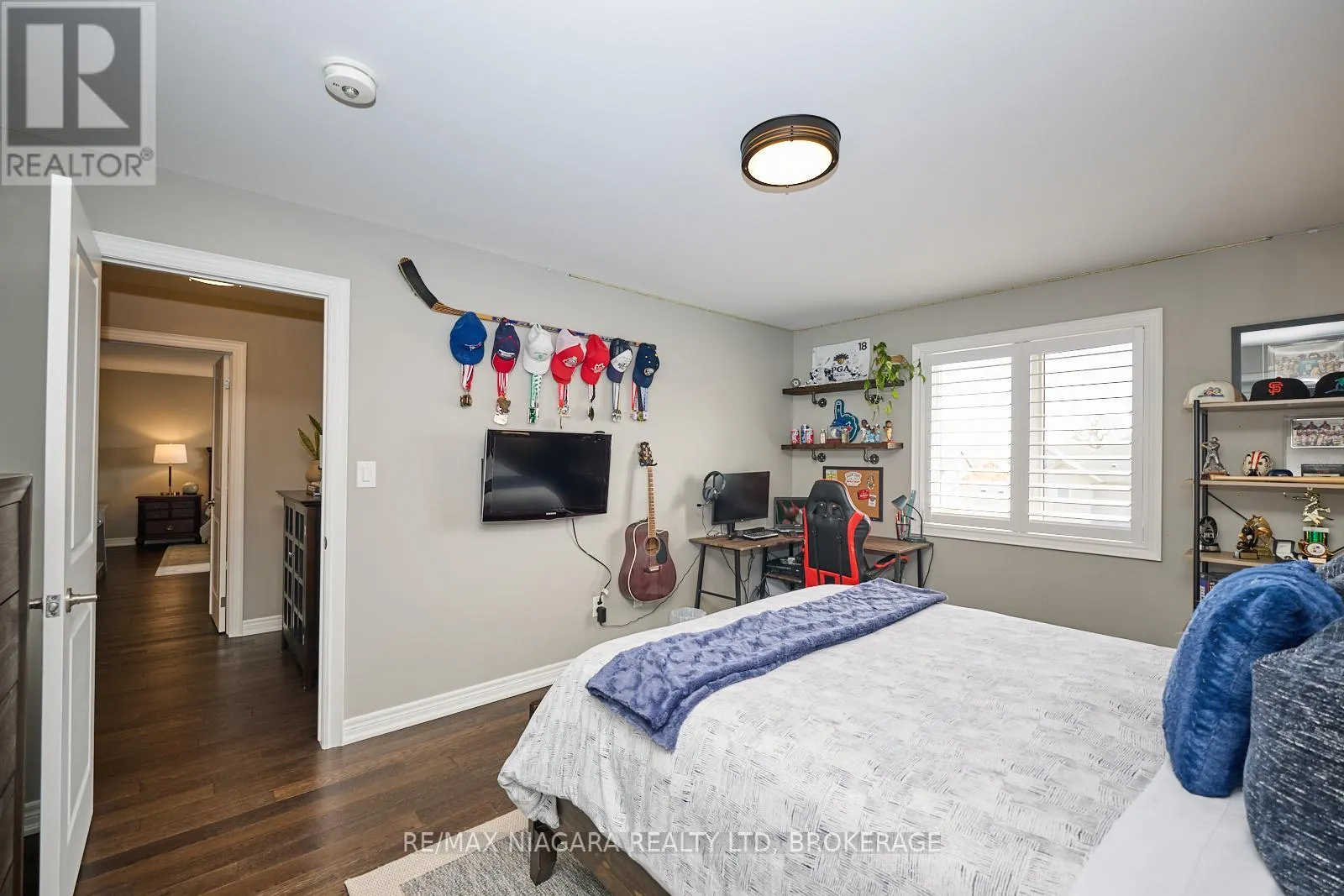 8886 BLACK FOREST CRESCENT