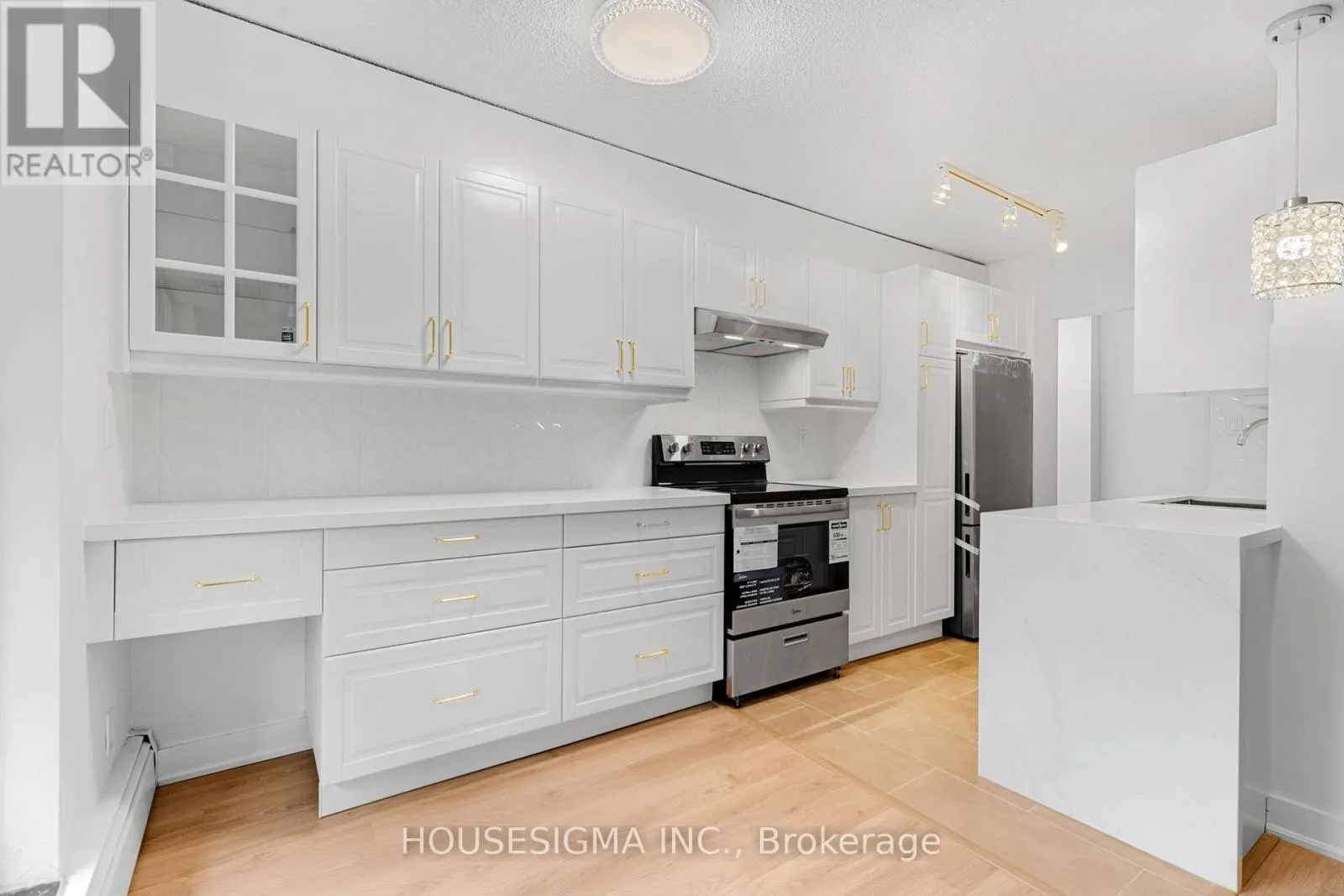 305 - 6400 HUGGINS STREET