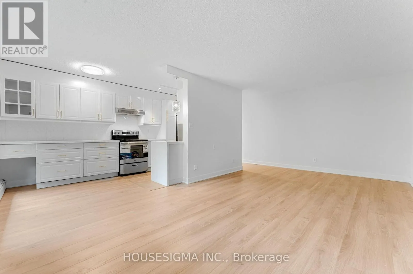 305 - 6400 HUGGINS STREET