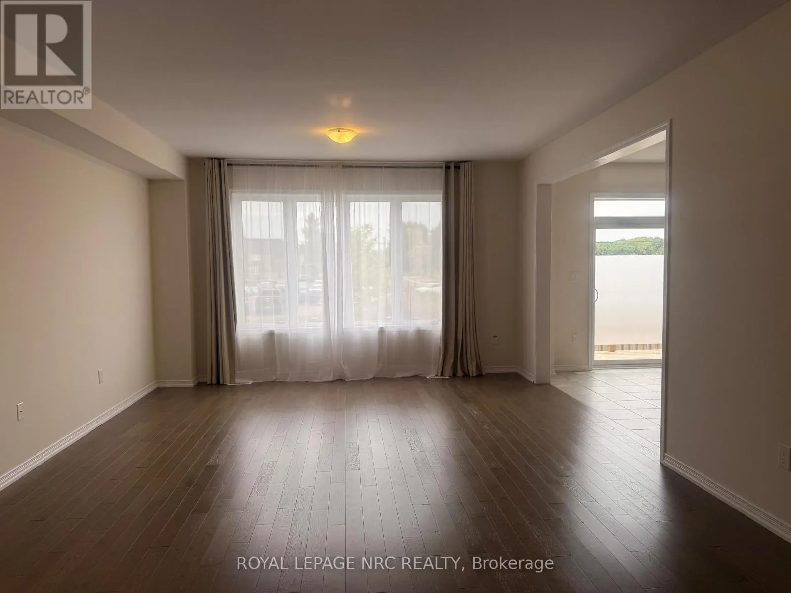 4 ESTHER CRESCENT