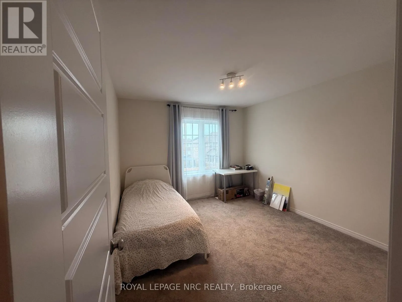 4 ESTHER CRESCENT