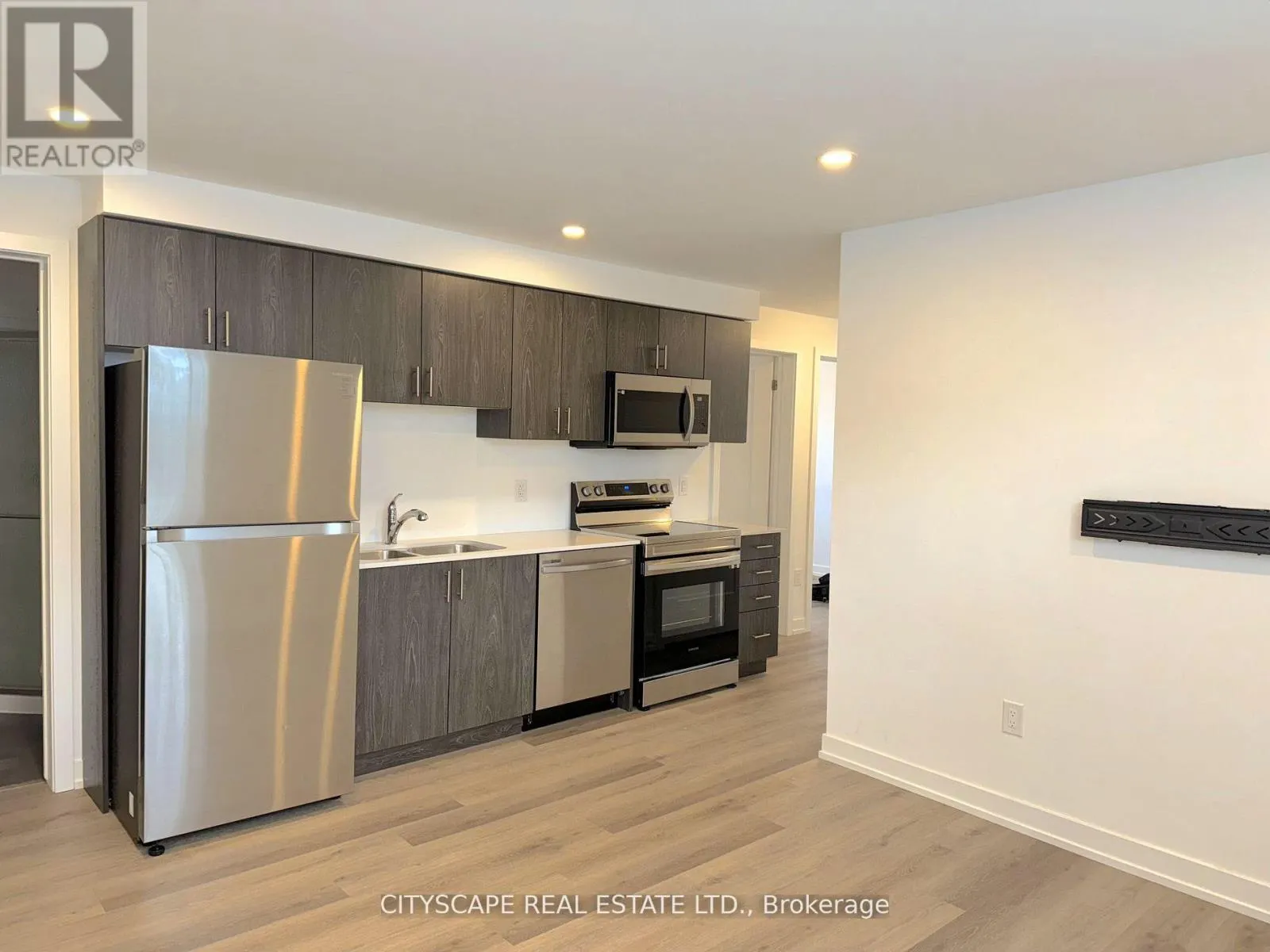 612 - 4263 FOURTH AVENUE
