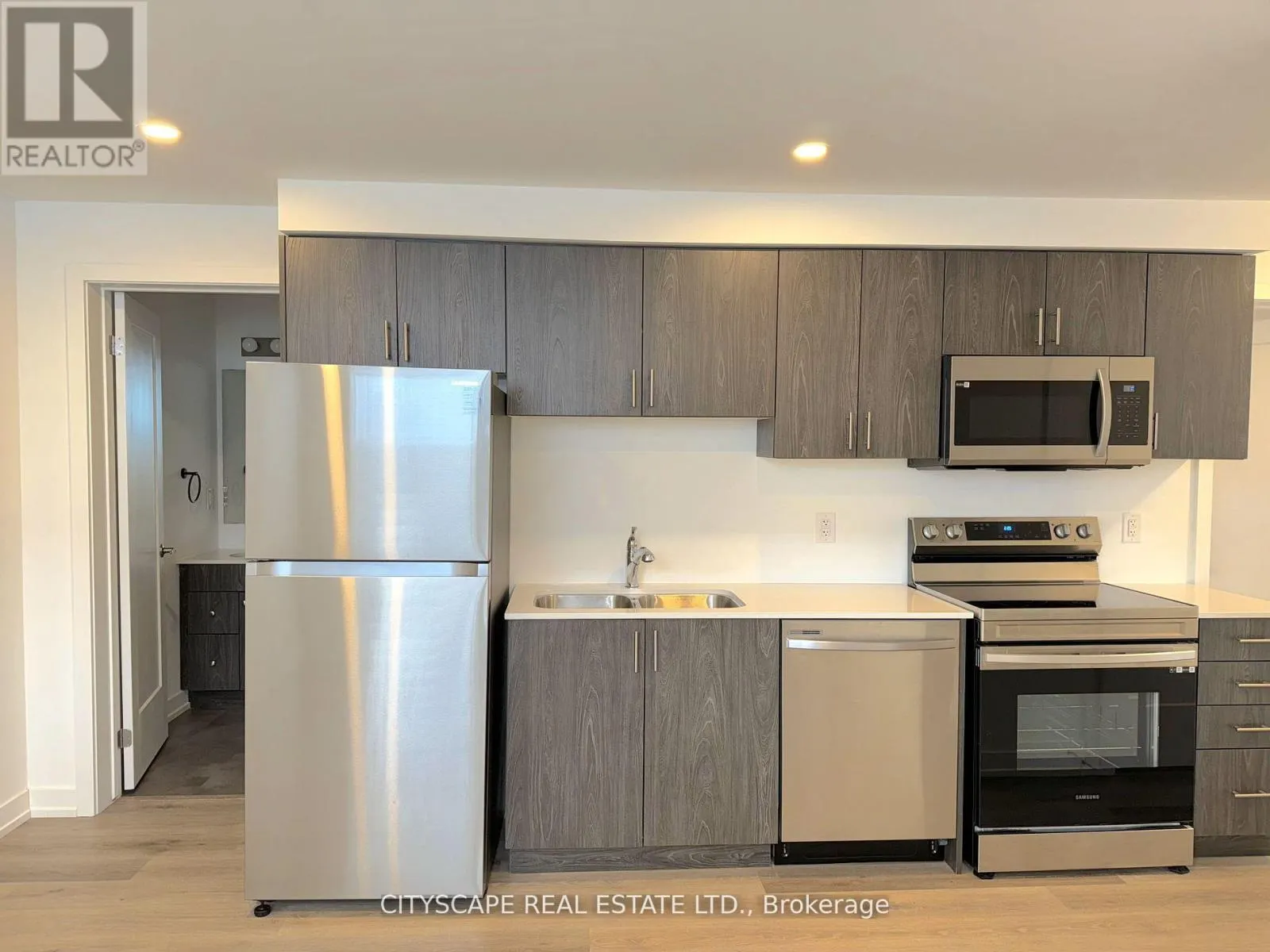 612 - 4263 FOURTH AVENUE