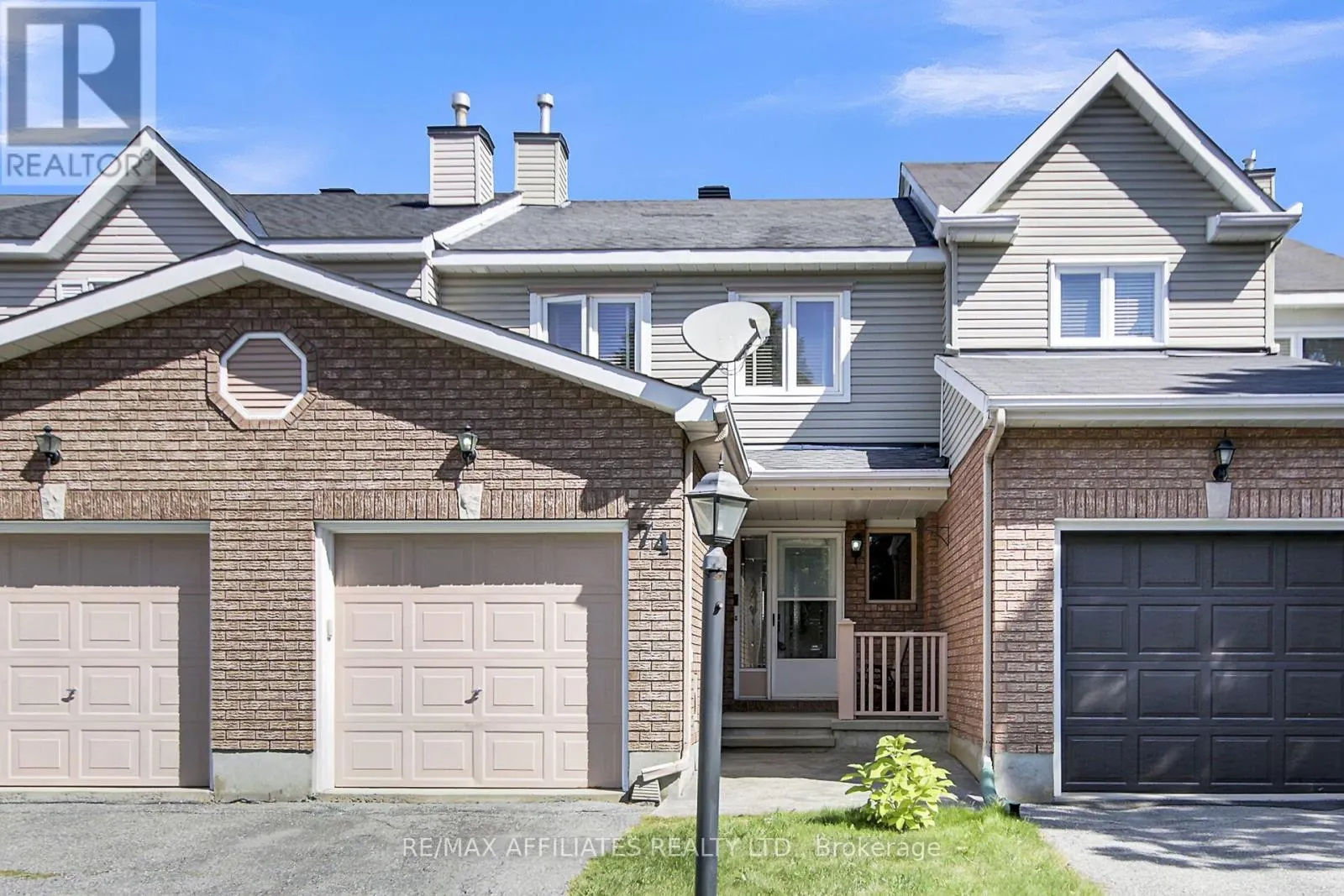 74 MARKLAND CRESCENT