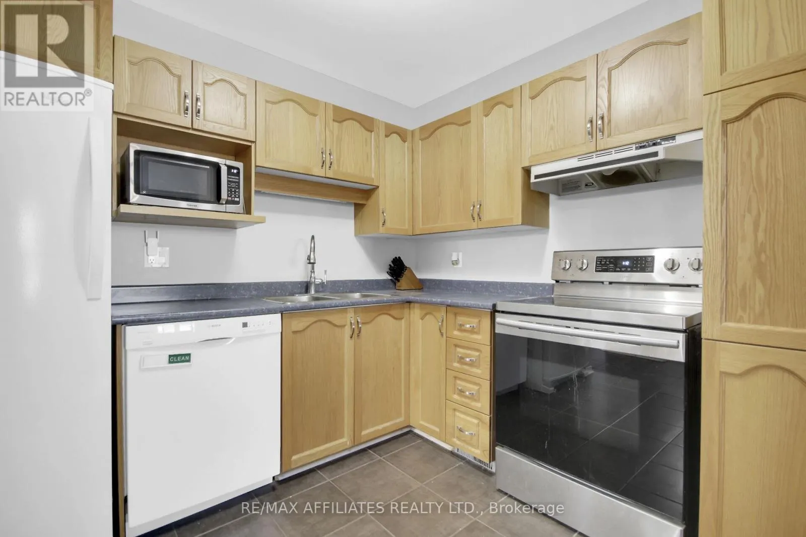 74 MARKLAND CRESCENT