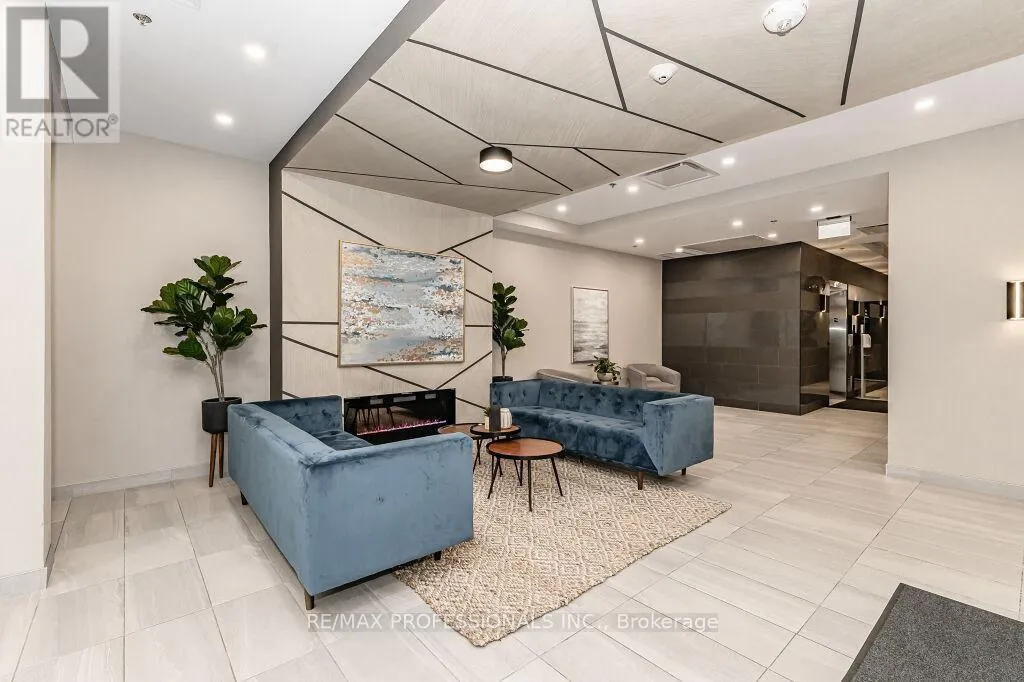 903 - 60 CHARLES STREET W