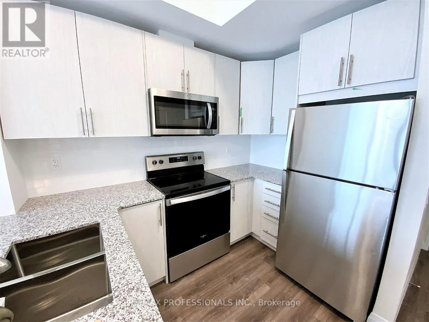 903 - 60 CHARLES STREET W