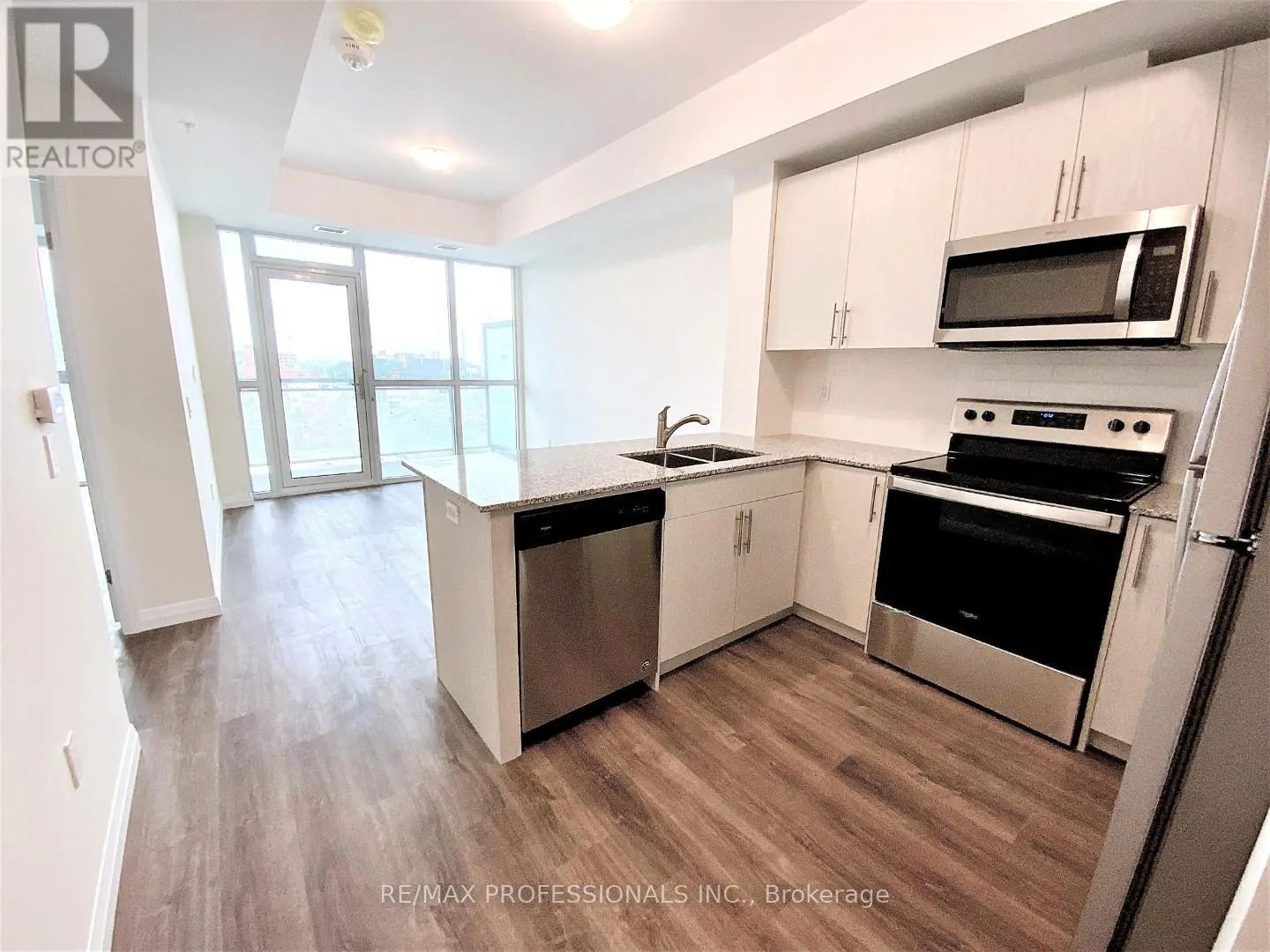 903 - 60 CHARLES STREET W
