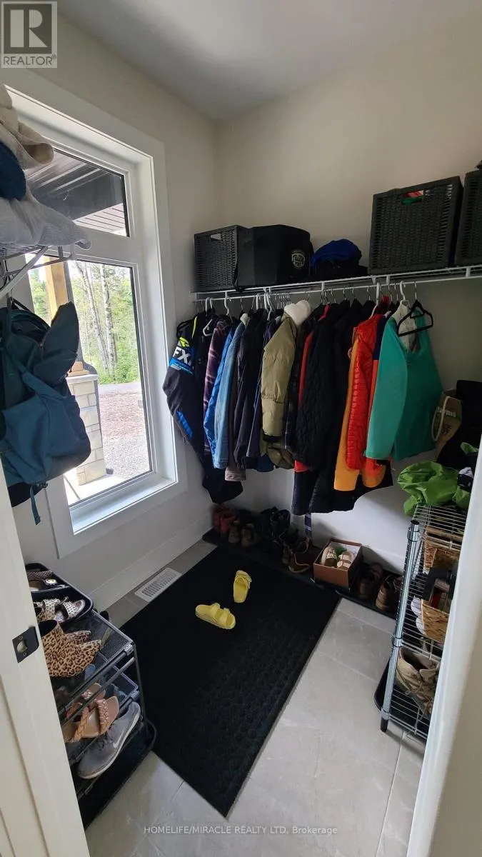 1006 KINGSRIDGE COURT