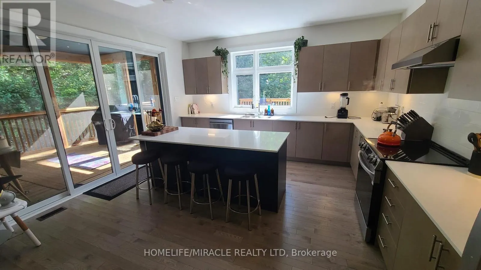 1006 KINGSRIDGE COURT