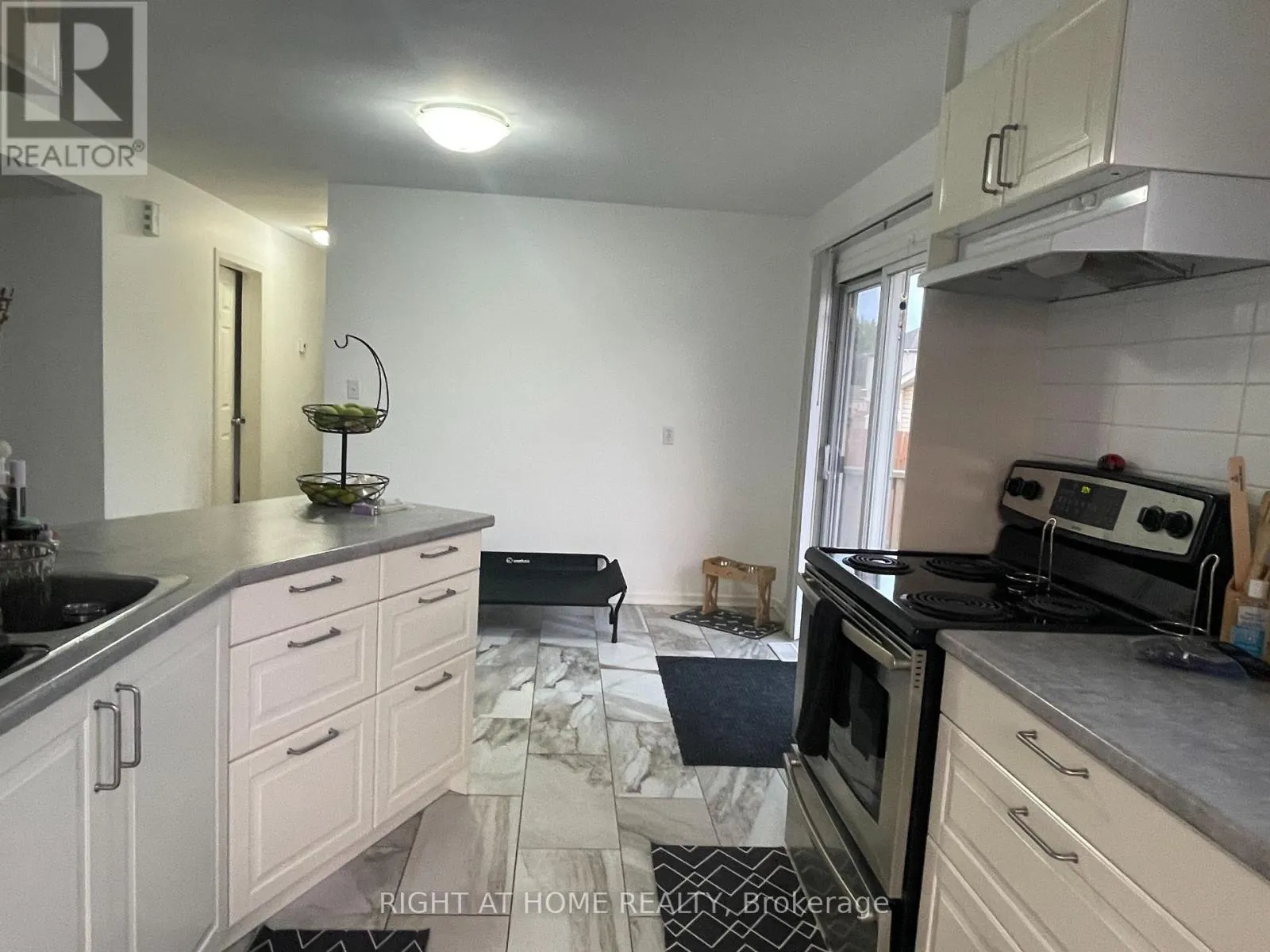 8 ROSSIE PLACE