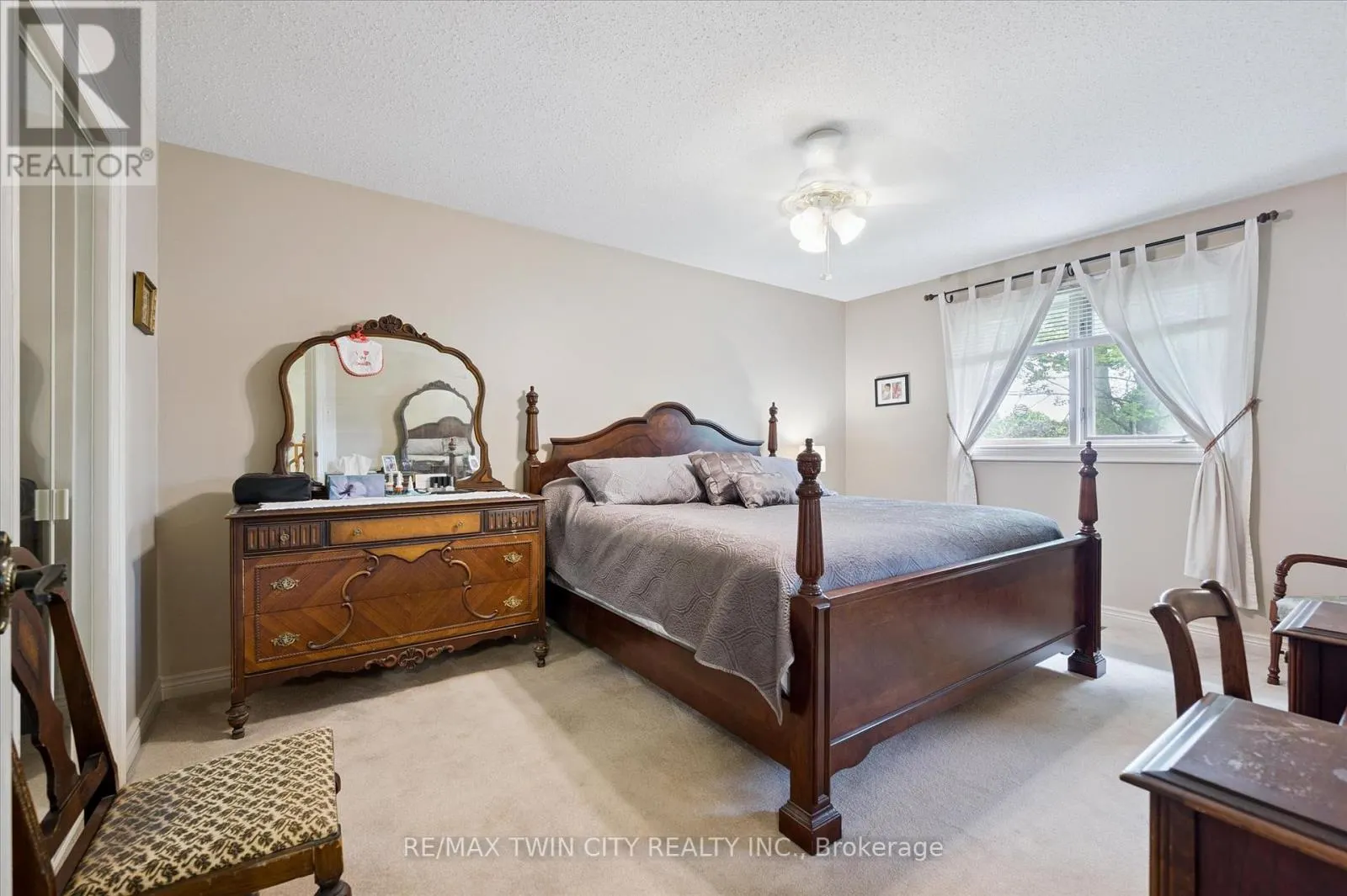 45 APPLEWOOD CRESCENT