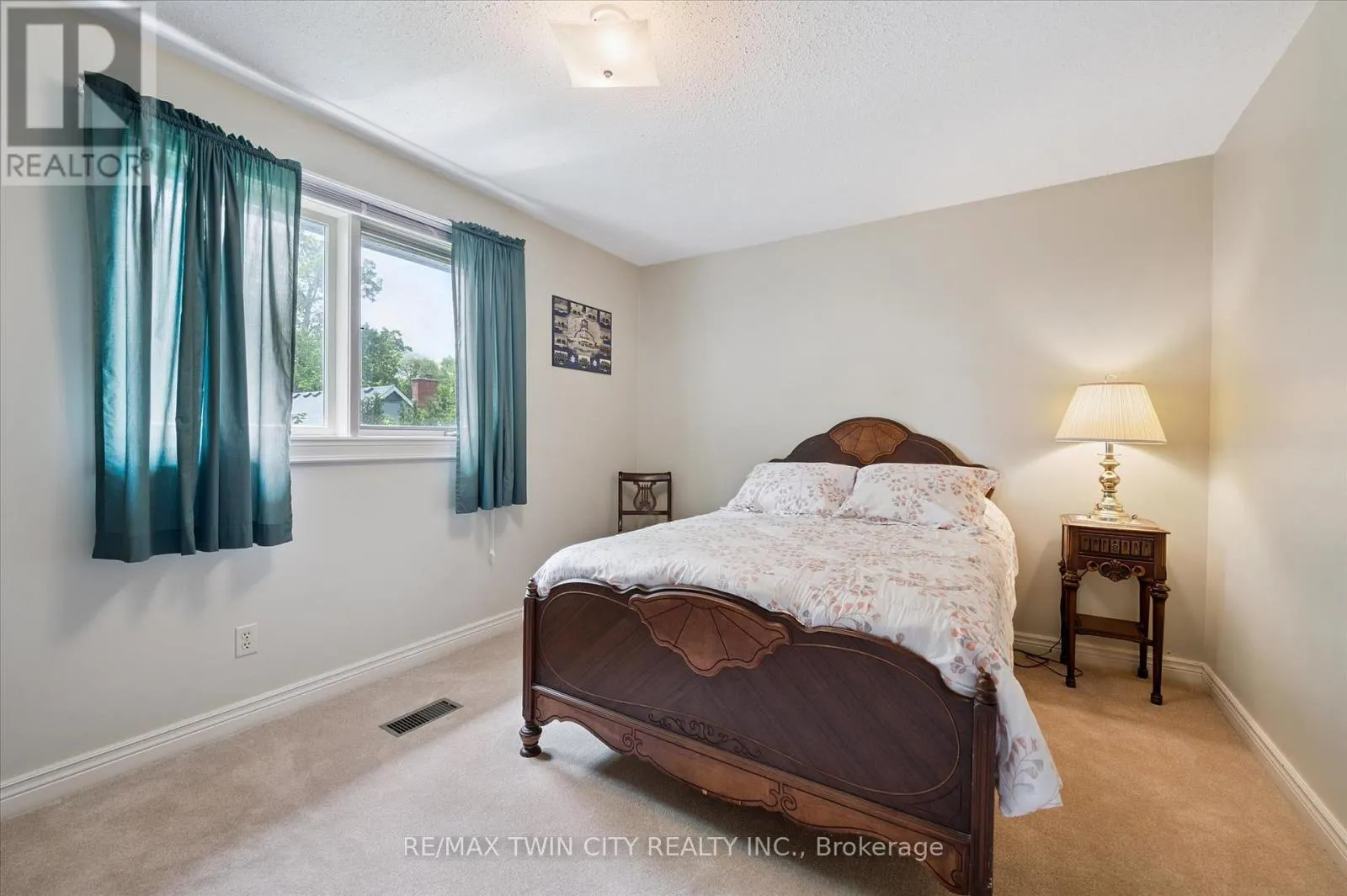 45 APPLEWOOD CRESCENT