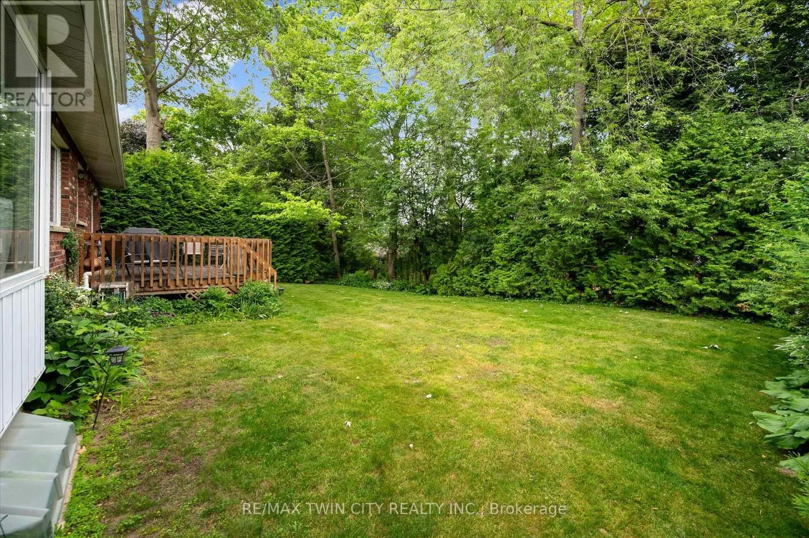 45 APPLEWOOD CRESCENT
