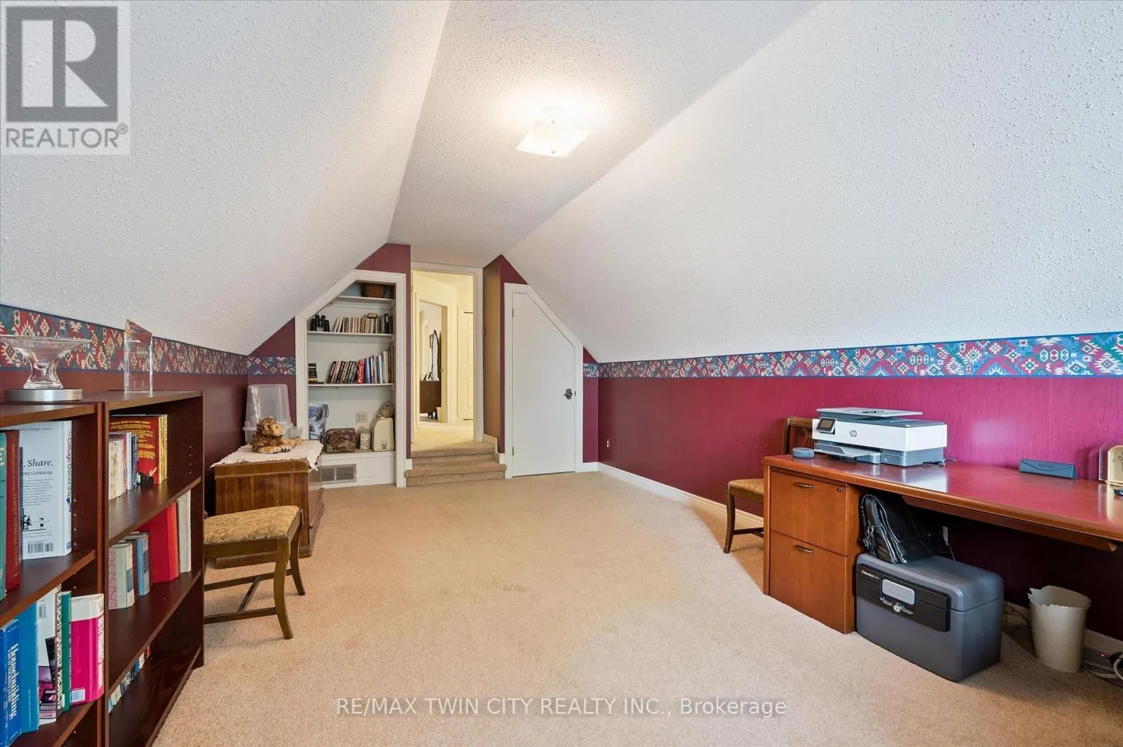45 APPLEWOOD CRESCENT