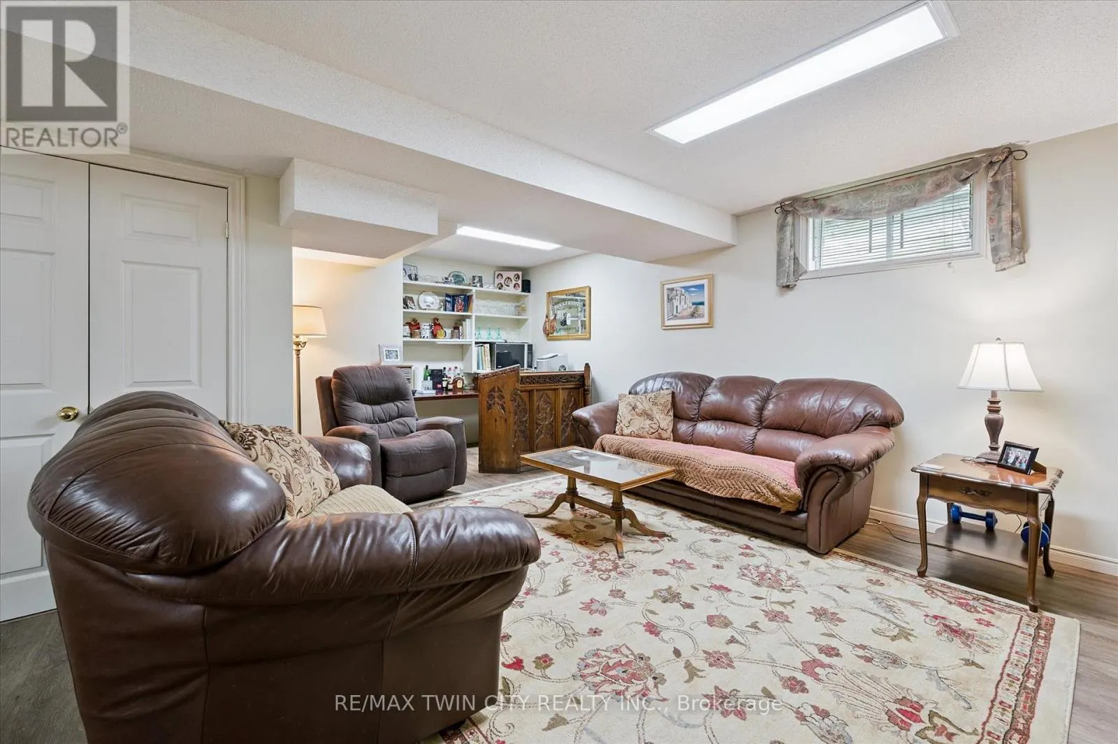 45 APPLEWOOD CRESCENT