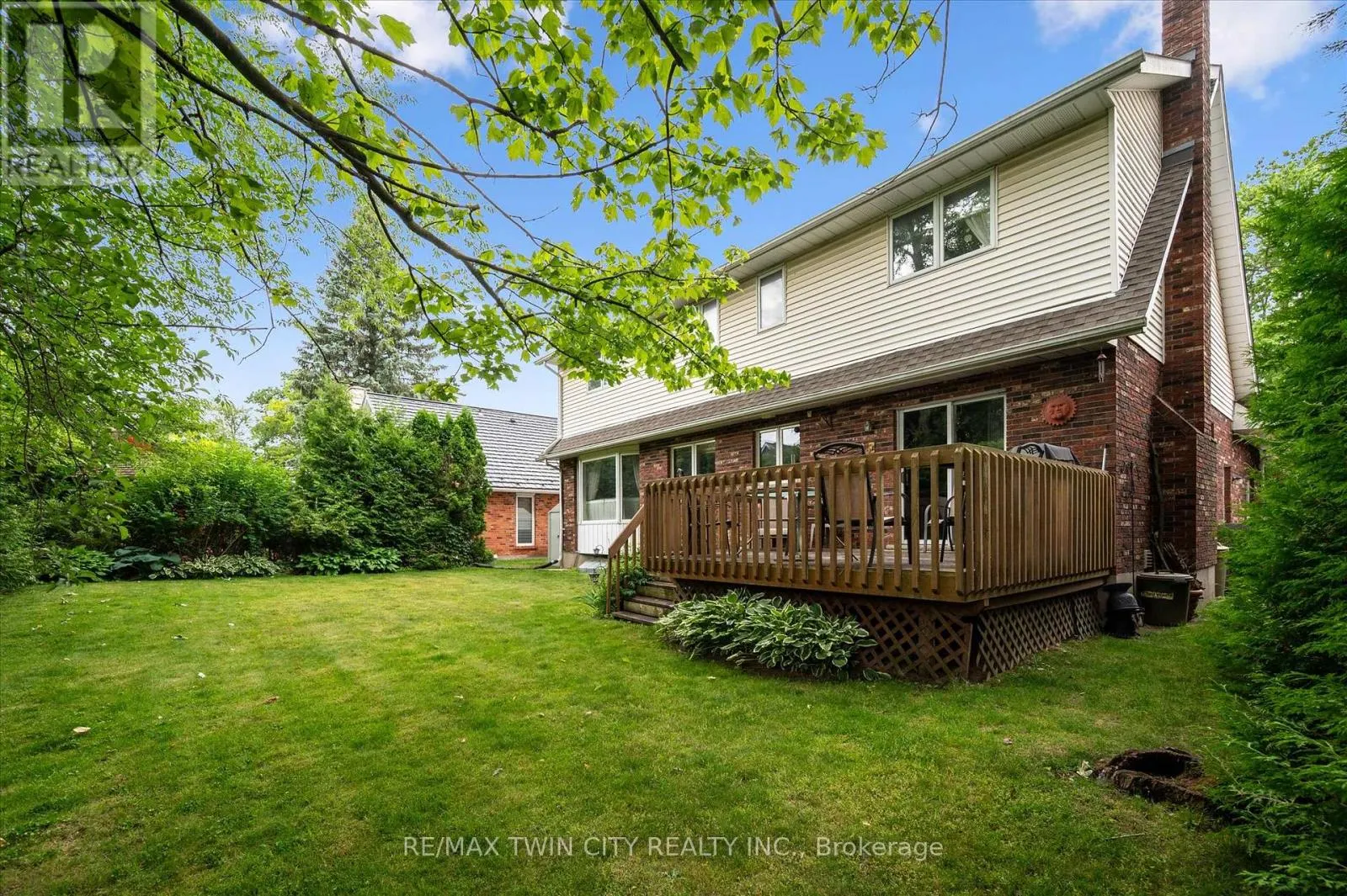 45 APPLEWOOD CRESCENT