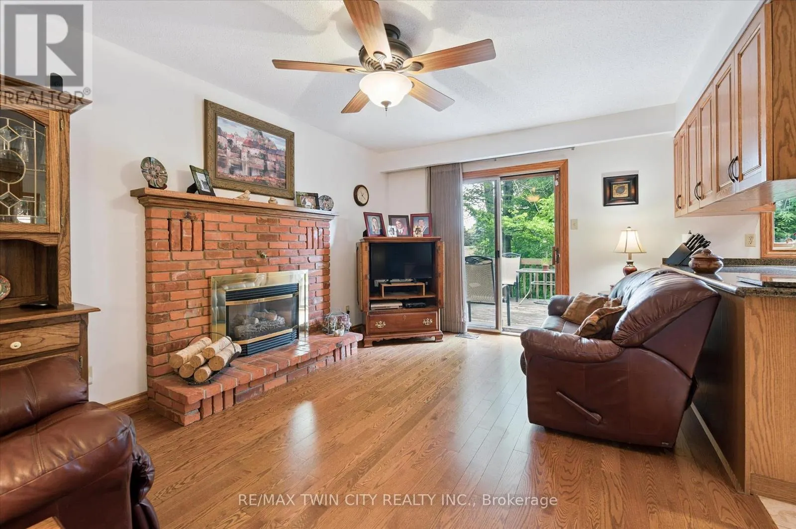 45 APPLEWOOD CRESCENT